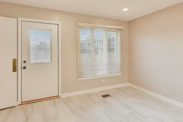 $4,950 | 475 Laurel Avenue, Unit G, Highland Park, IL 60035