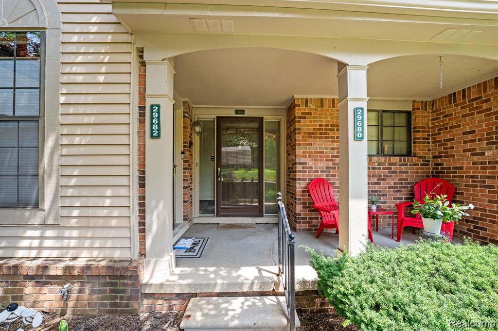 29680 Pine Ridge Circle Farmington, MI 48331 - Photo 2 of 19