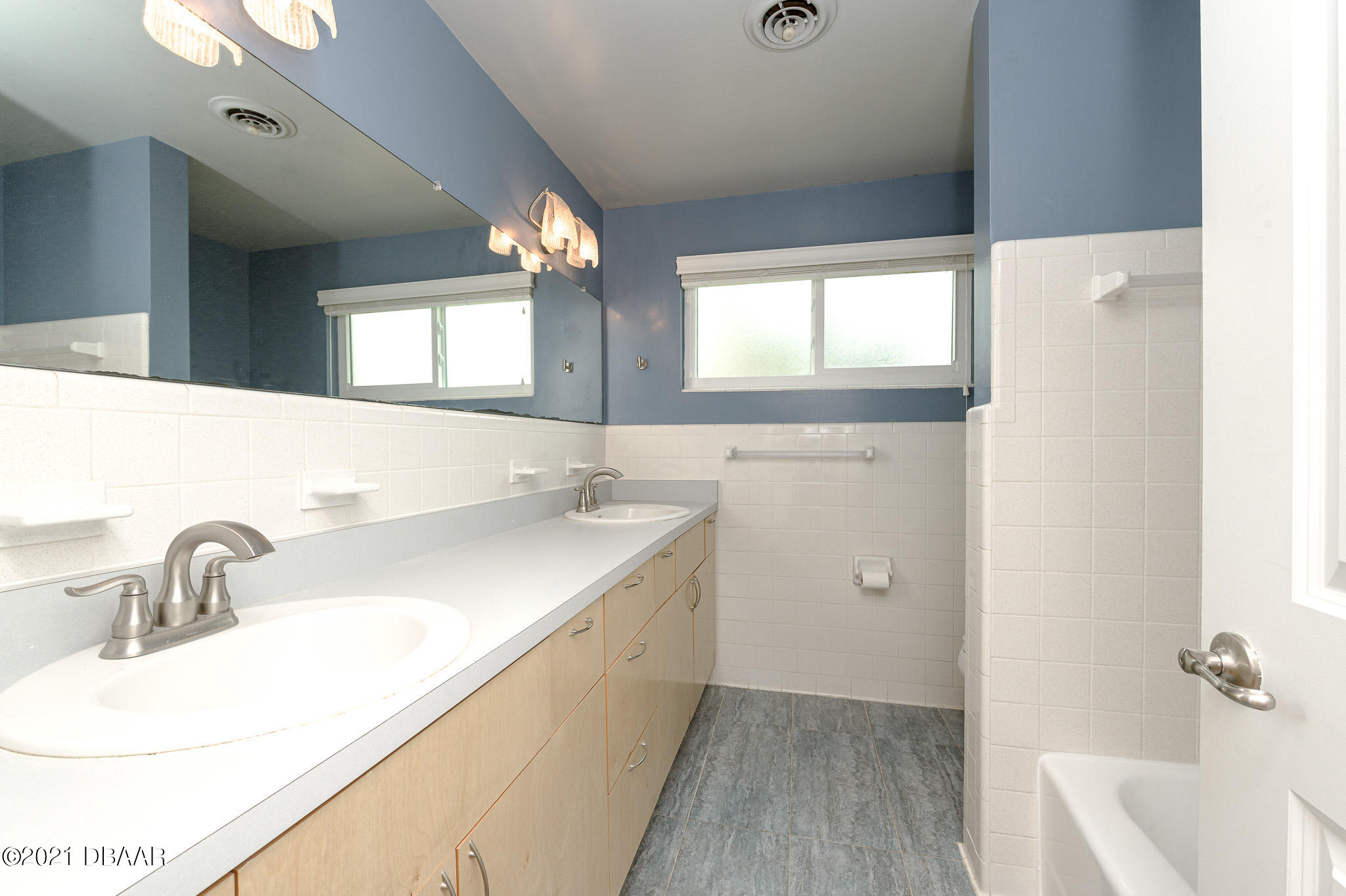 103 University Circle Ormond Beach, FL 32176 - Photo 30 of 55 Dual sink guest bath