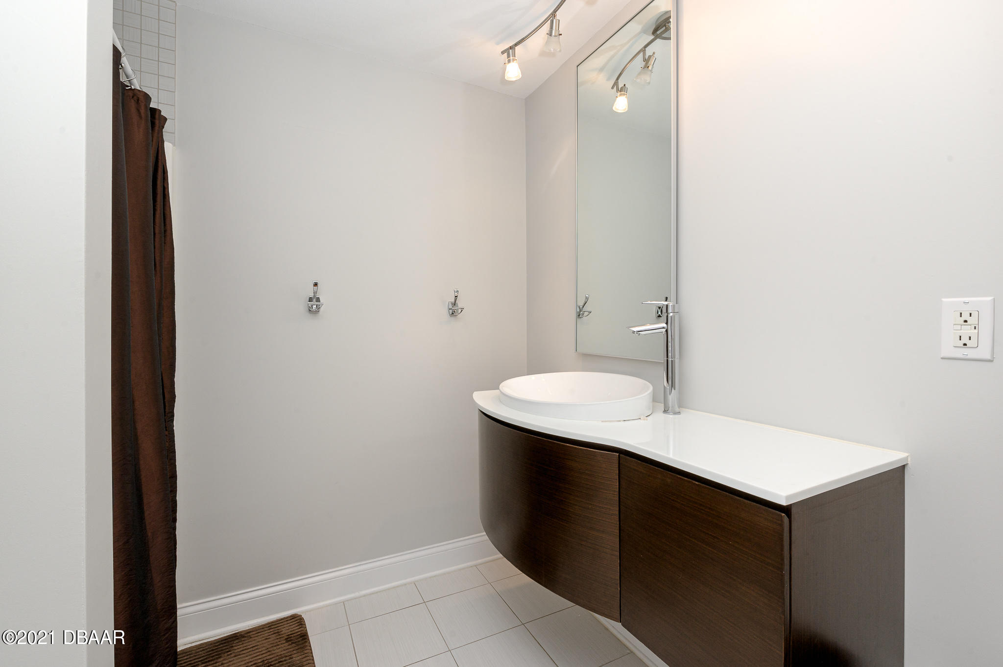 103 University Circle Ormond Beach, FL 32176 - Photo 36 of 55 En-suite bath