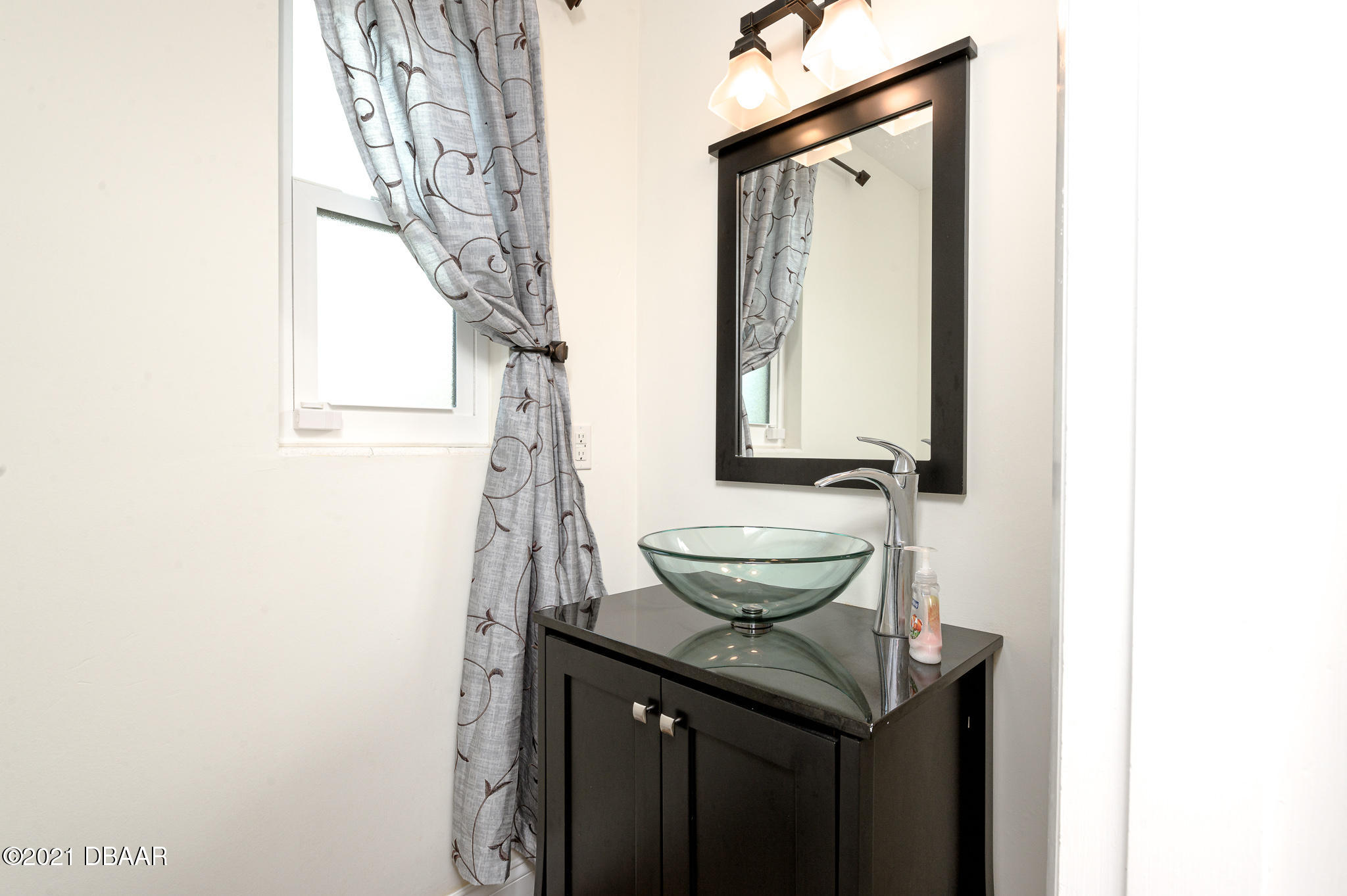 103 University Circle Ormond Beach, FL 32176 - Photo 41 of 55 Powder room