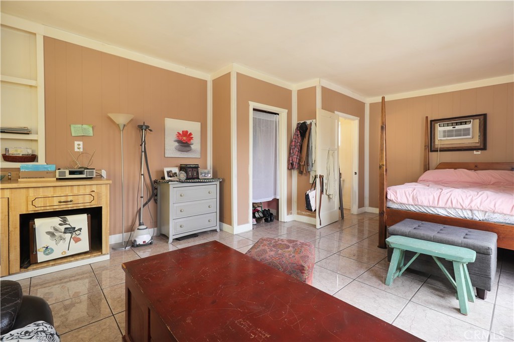 725 Hendricks Street Montebello, CA 90640 - Photo 12 of 18 Guest Room