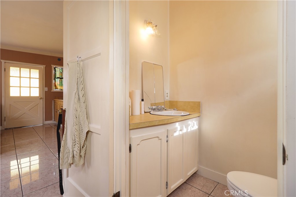 725 Hendricks Street Montebello, CA 90640 - Photo 13 of 18 Guest Room 1/2 Bath