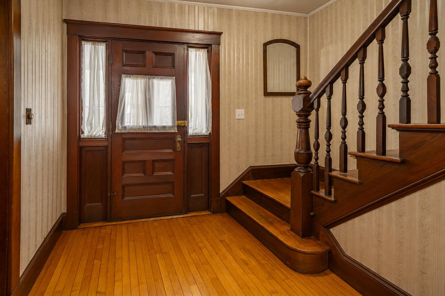 744 Hammond Street Bangor, ME 04401 - Photo 2 of 53 124 744 Hammond St Bangor Entry no furni