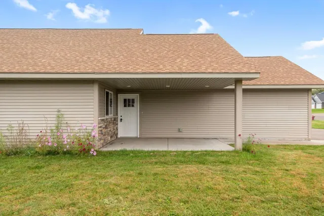 $2,250 | 722 Hilltop Lane, St. Croix Falls, WI 54024