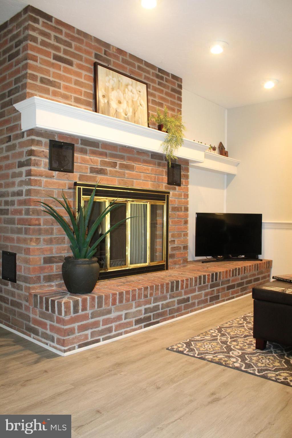 34 Green Acre Road Lititz, PA 17543 - Photo 14 of 47 Fireplace
