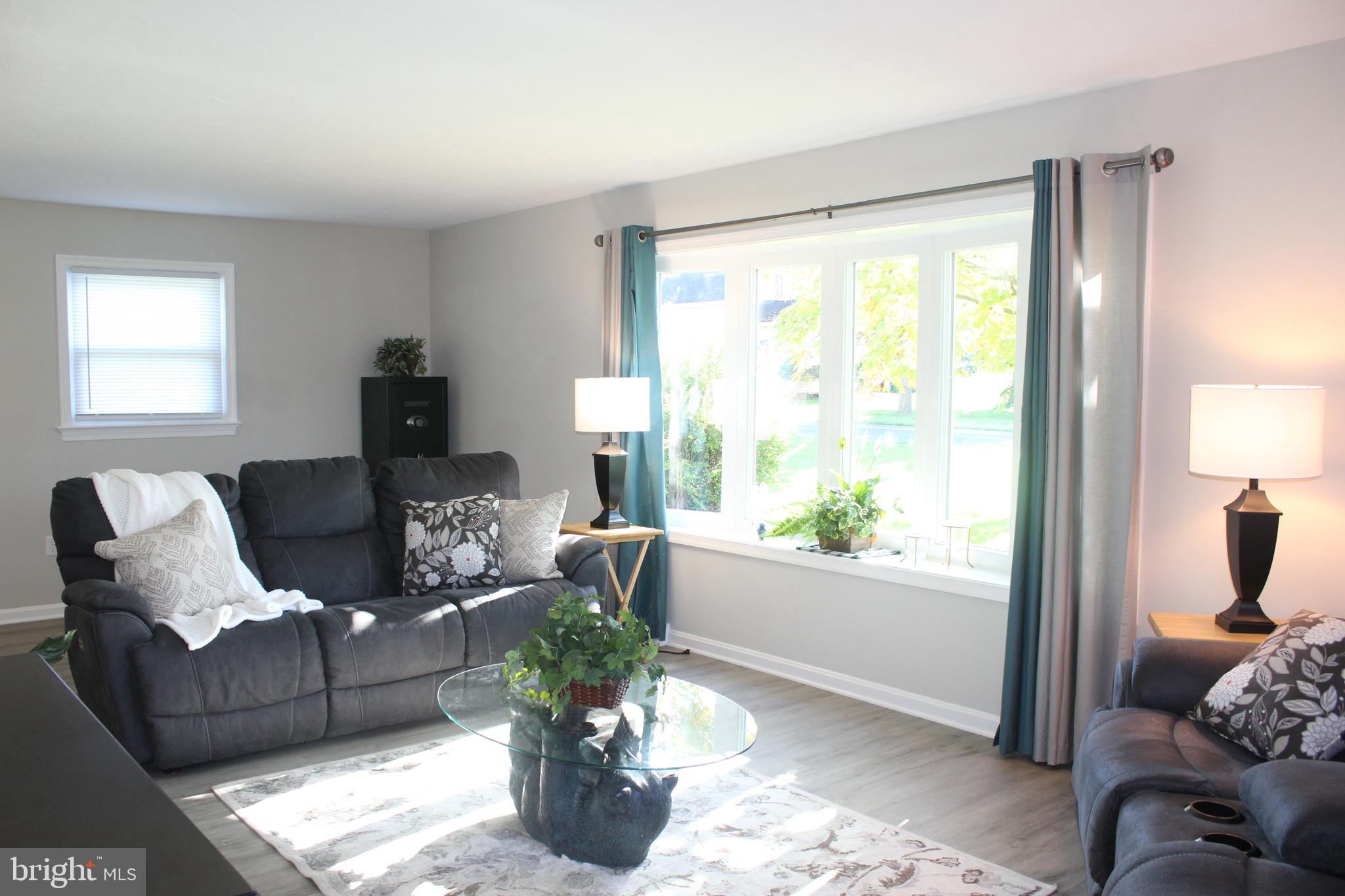 34 Green Acre Road Lititz, PA 17543 - Photo 3 of 47 Living Room
