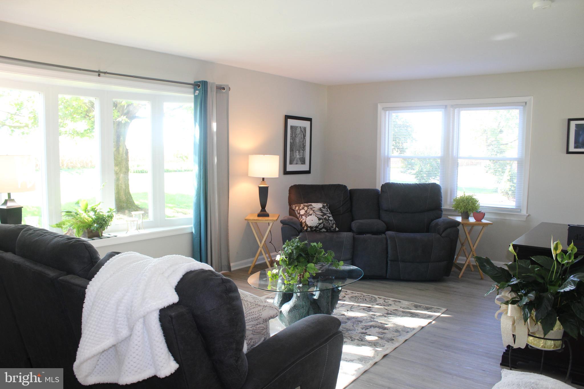 34 Green Acre Road Lititz, PA 17543 - Photo 4 of 47 Living Room
