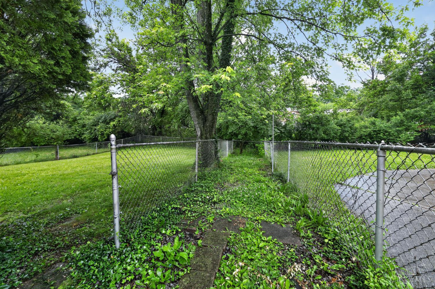 2945 Aquadale Lane Cincinnati, OH 45211 - Photo 29 of 30