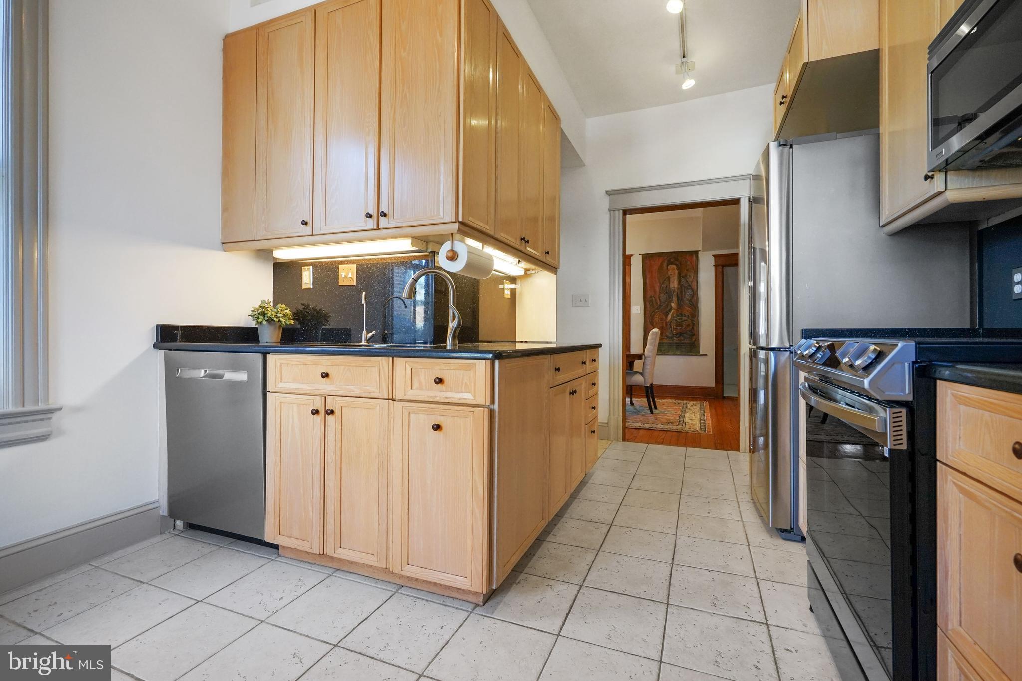 243 12th Street Southeast Washington, DC 20003 - Photo 8 of 29