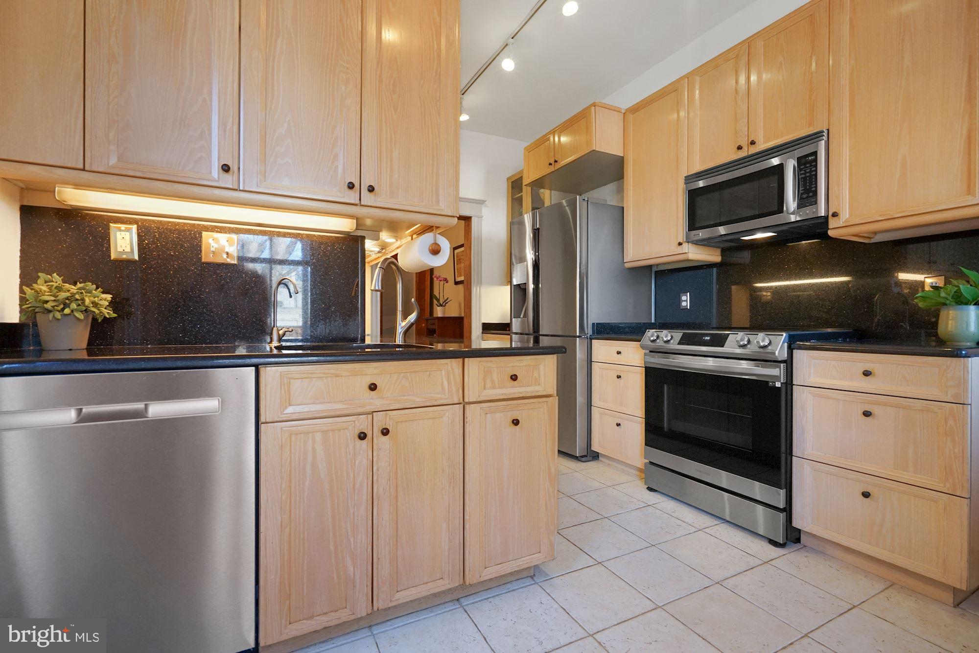 243 12th Street Southeast Washington, DC 20003 - Photo 9 of 29