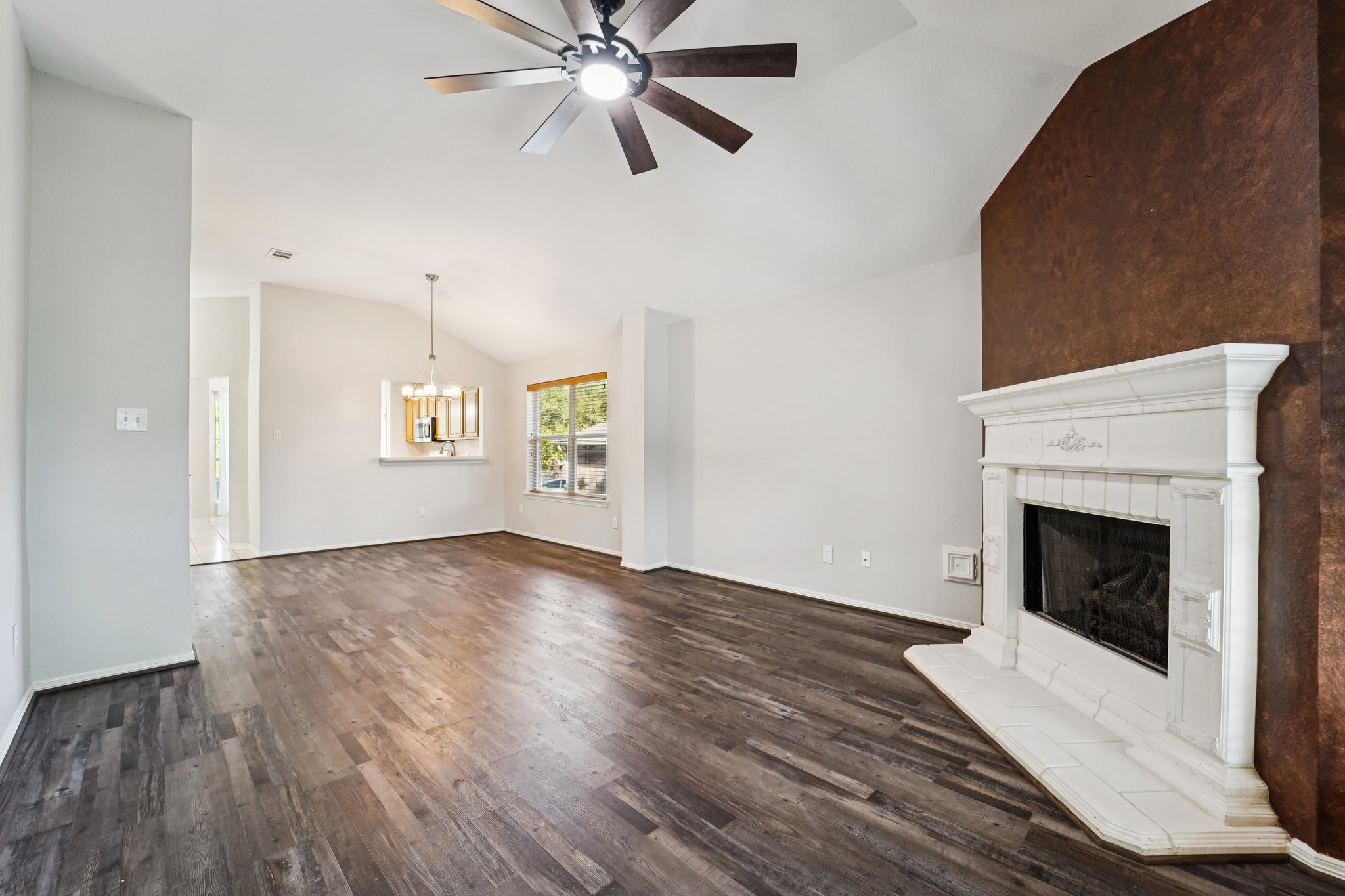 281 Mesa View Conroe, TX 77316 - Photo 6 of 38
