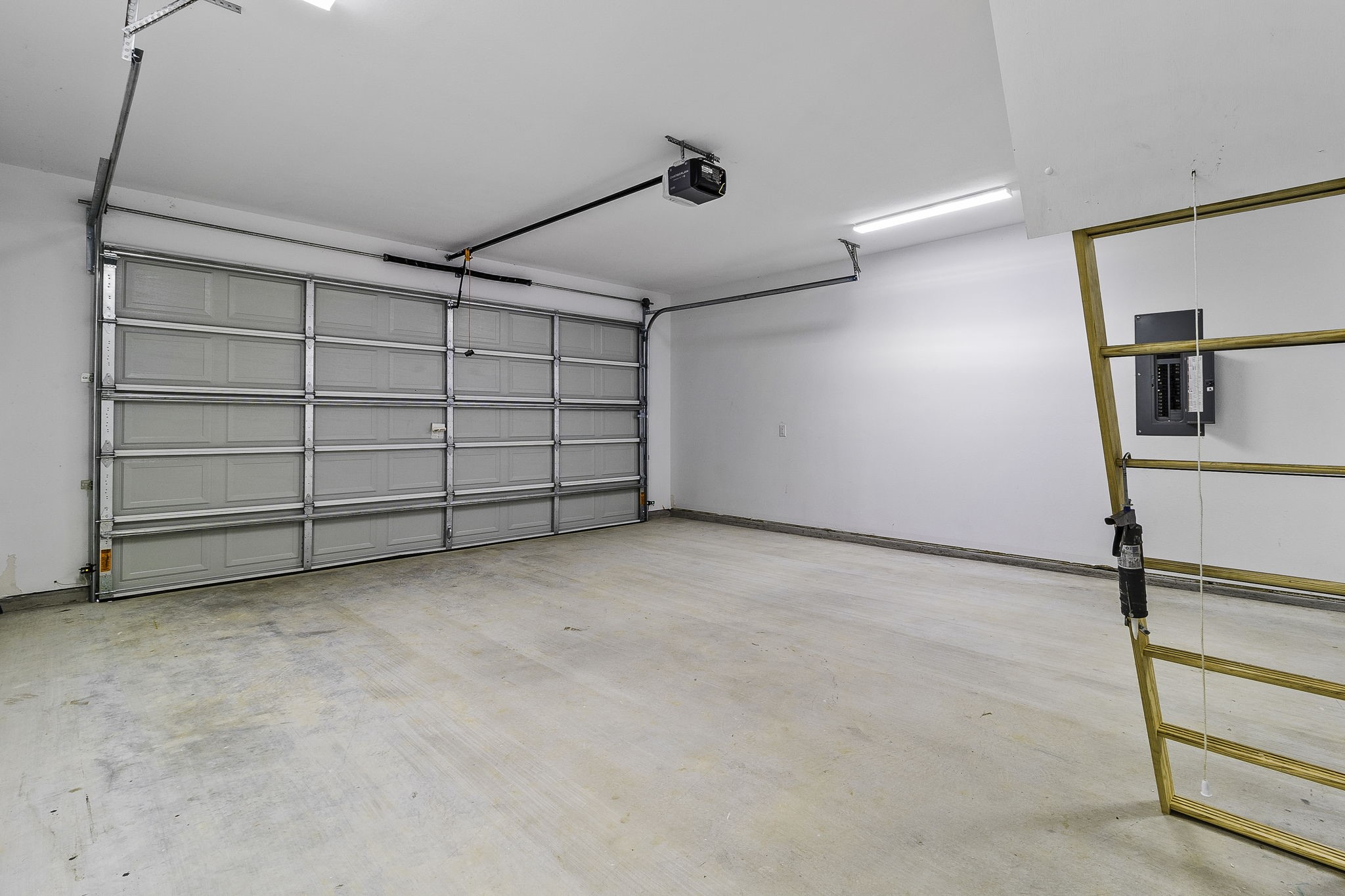 599 Bridgeview Drive Onalaska, TX 77360 - Photo 4 of 27 a view of a garage