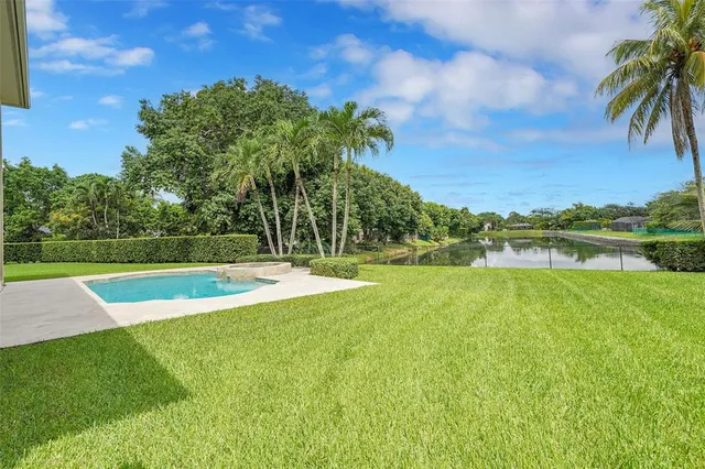 $4,499,000 | 11001 Southwest 75th Court, Pinecrest, FL 33156