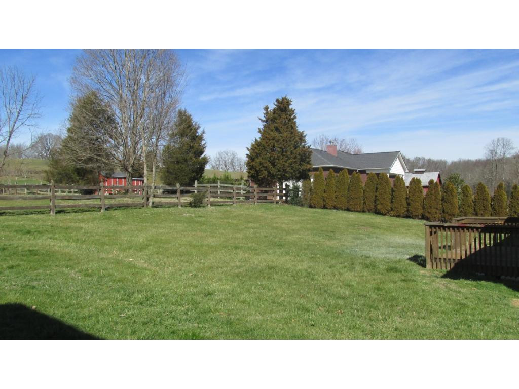 962 Smalling Road Johnson City, TN 37601 - Photo 4 of 6 back yard