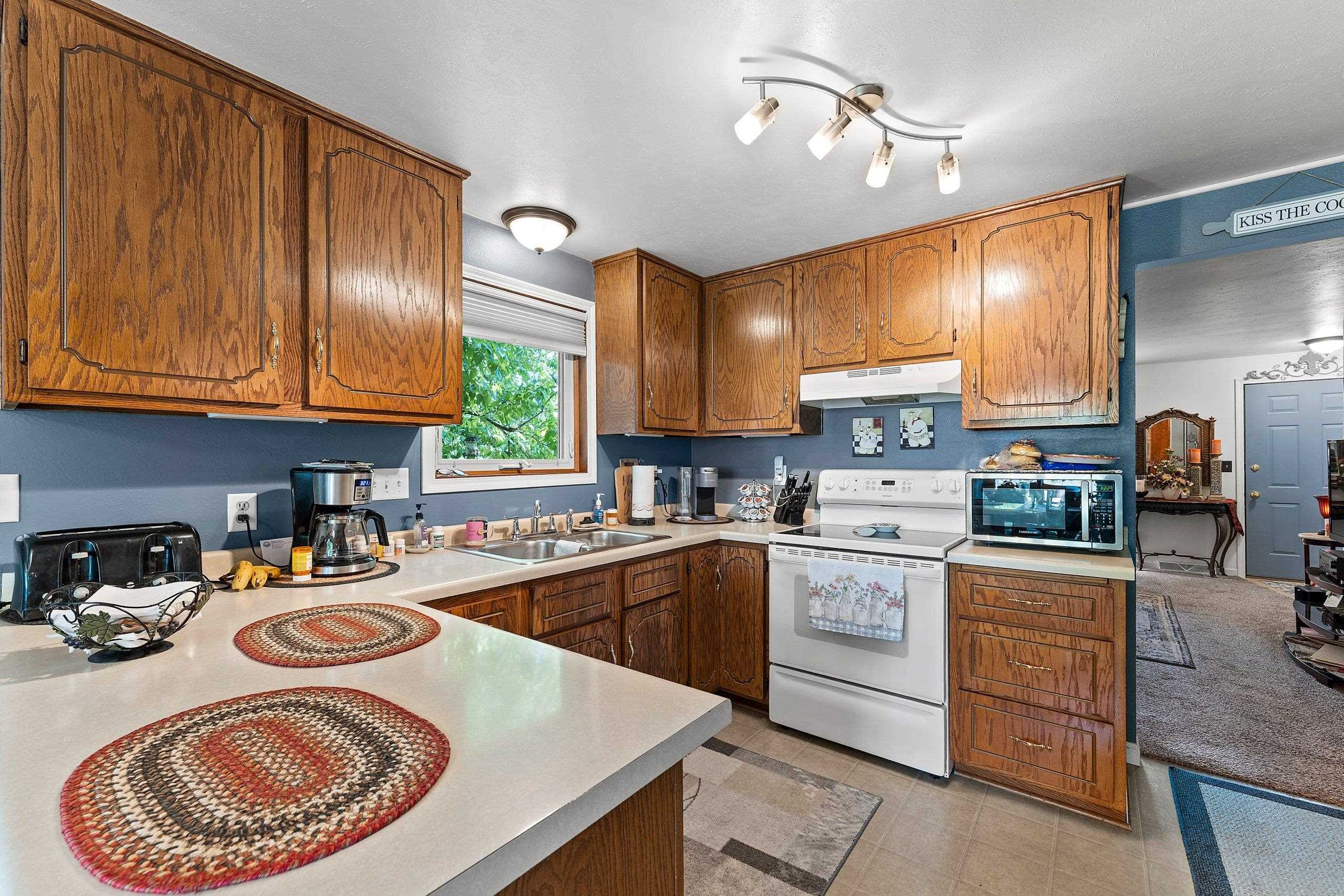 1022 Coppens Road Green Bay, WI 54303 - Photo 8 of 37