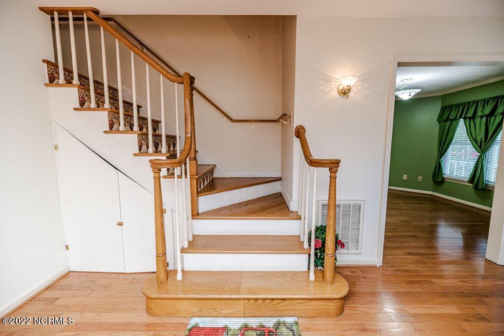 140 Lost Tree Road Pinehurst, NC 28374 - Photo 13 of 50 140 lt stairs