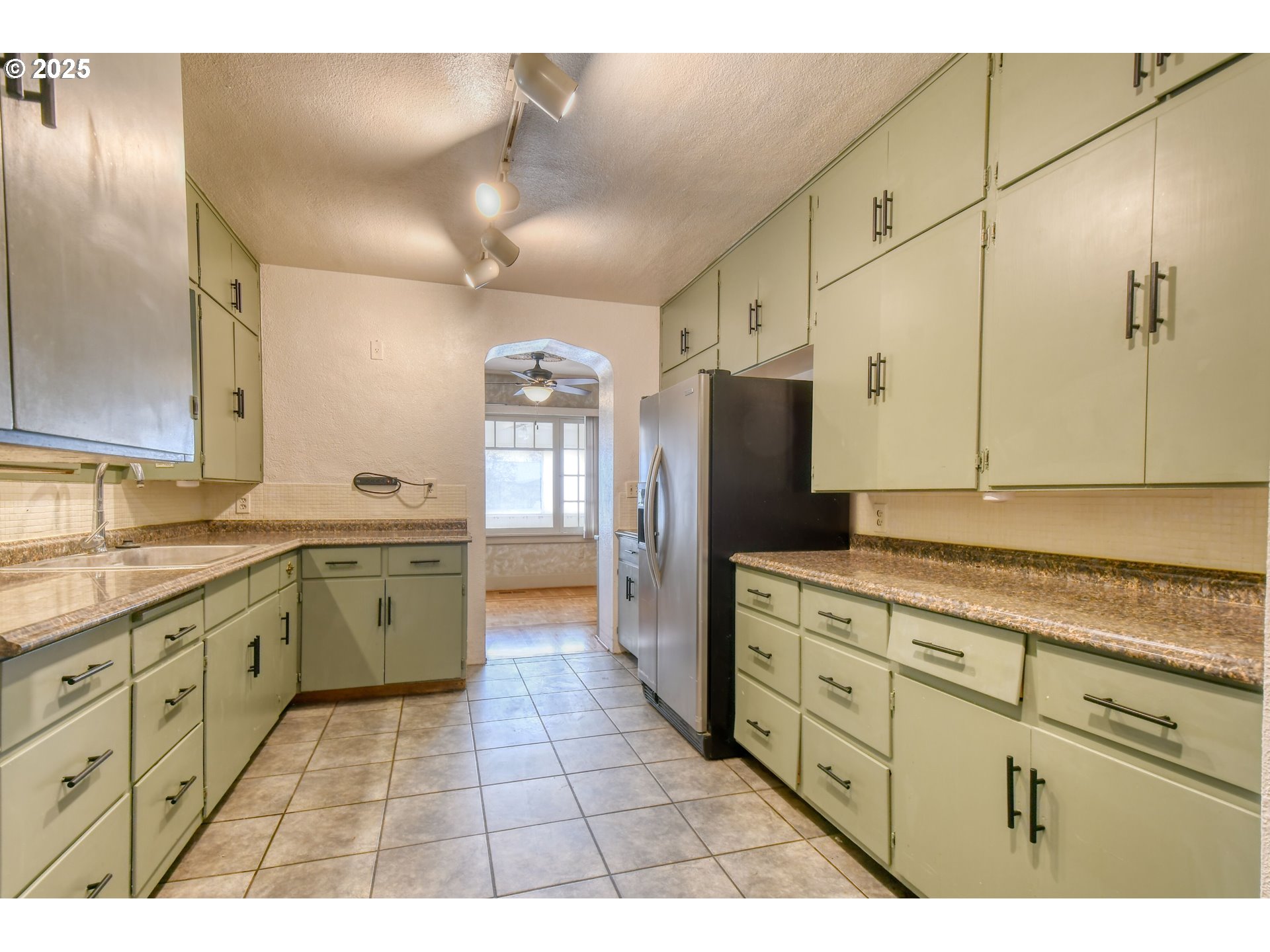 261 Southwest 2nd Street Pilot Rock, OR 97868 - Photo 11 of 45 a kitchen with granite countertop a refrigerator and a sink