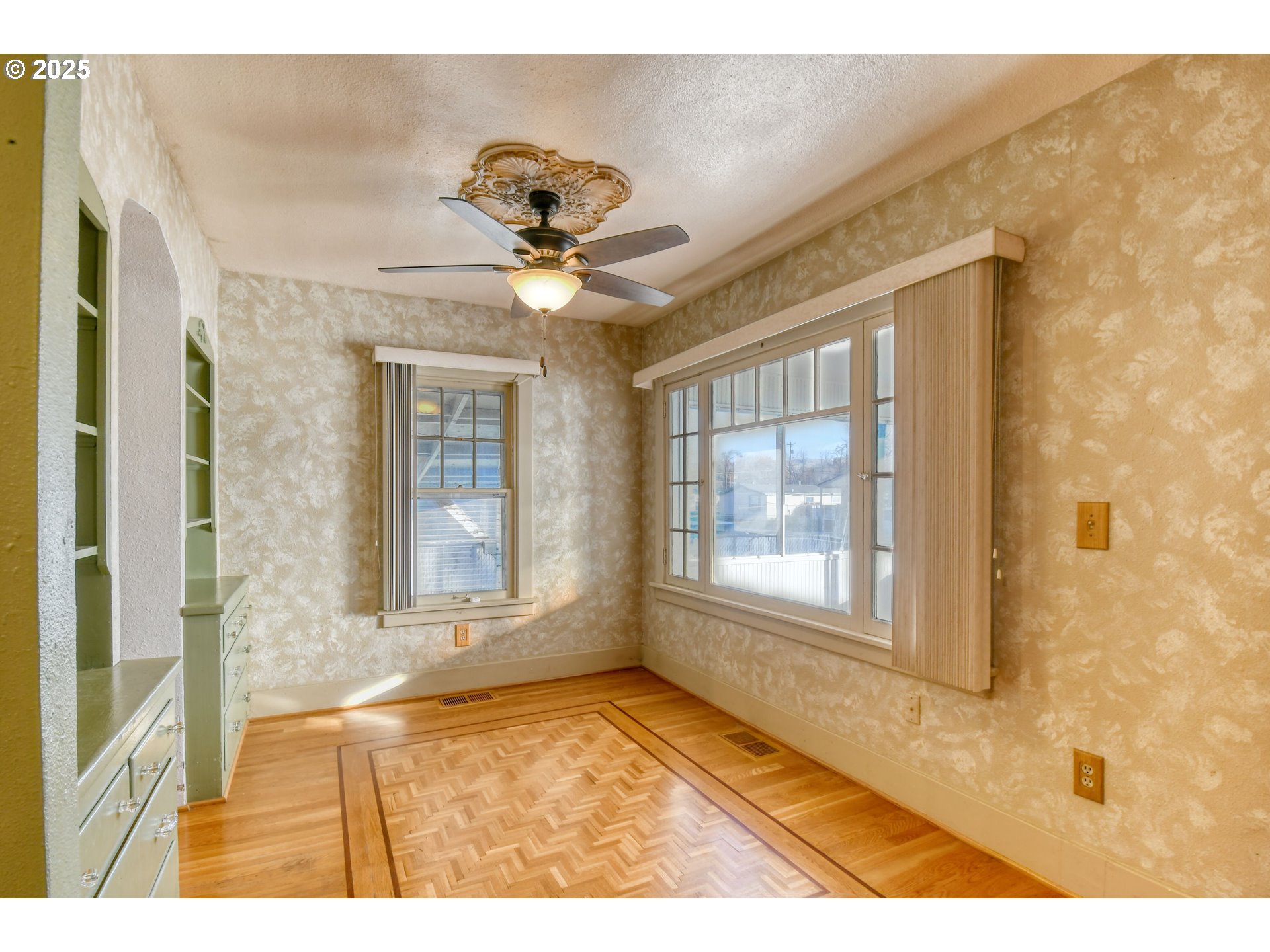 261 Southwest 2nd Street Pilot Rock, OR 97868 - Photo 6 of 45 a view of an entryway