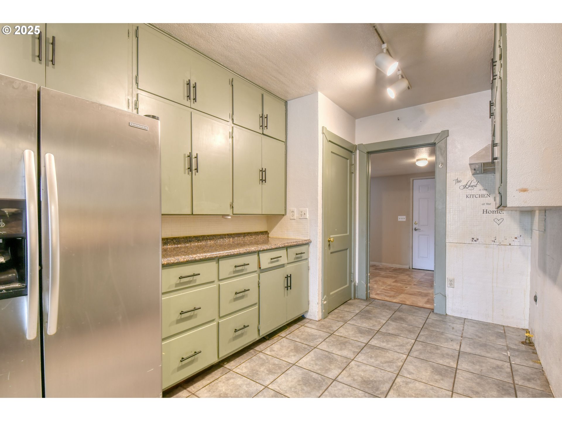 261 Southwest 2nd Street Pilot Rock, OR 97868 - Photo 10 of 45 a bathroom with a sink a mirror and a shower