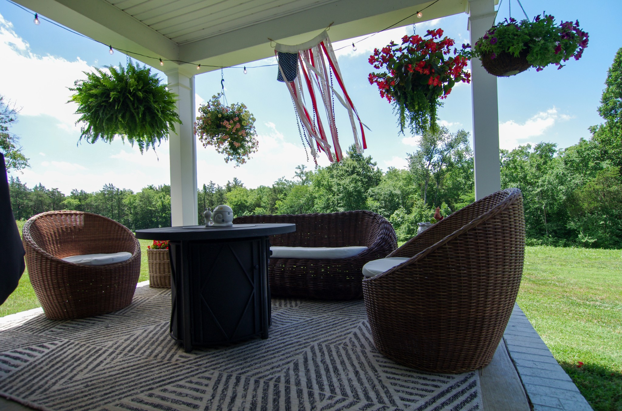 1144 Lock 4 Road, Unit H1 Gallatin, TN 37066 - Photo 16 of 24 a view of a couches on the roof deck