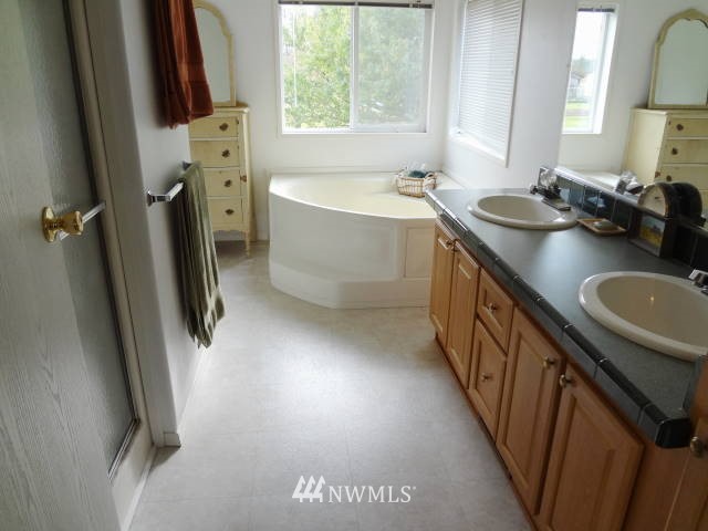 3823 Everett Road Ferndale, WA 98248 - Photo 8 of 11