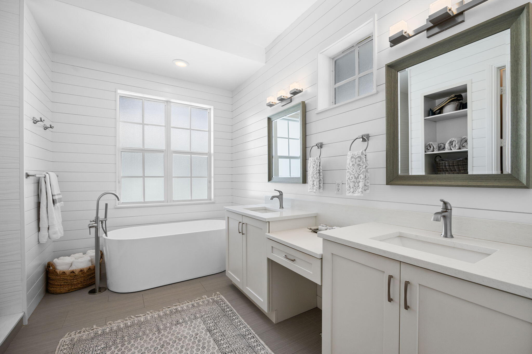 202 Botanica Drive Jupiter, FL 33458 - Photo 18 of 33 a bathroom with a bathtub a double vanity sink and mirror