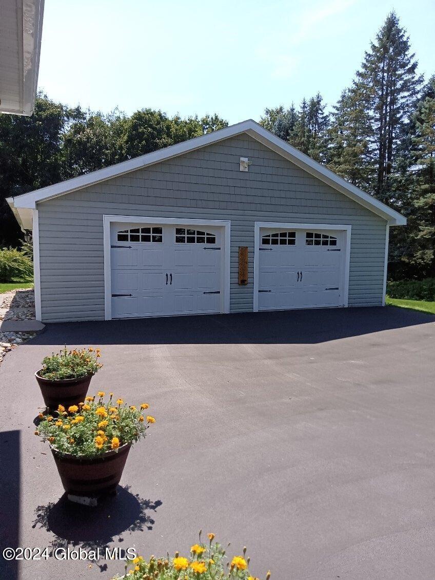 20 North Road Troy, NY 12180 - Photo 3 of 39 Garage
