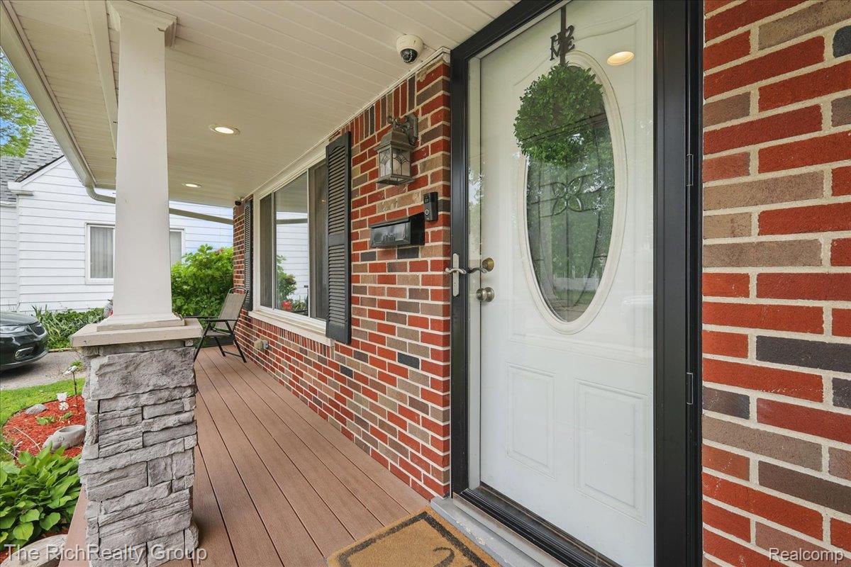 19434 Garfield Street Redford, MI 48240 - Photo 3 of 42 04-Photo_034.jpg