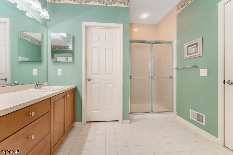 43 Falcon Way Washington, NJ 07882 - Photo 21 of 29 a bathroom with a double vanity sink and a mirror