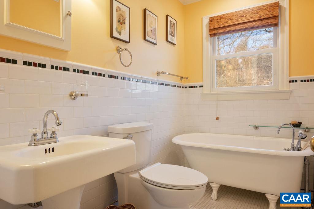 42 Canterbury Road Charlottesville, VA 22903 - Photo 18 of 53 Gallery Image 18
