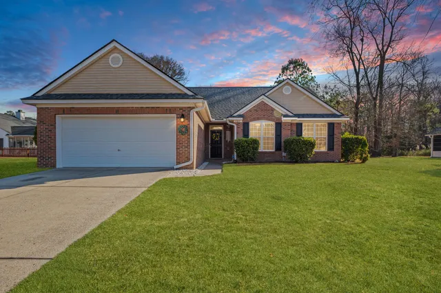 $349,000 | 103 Oakbluff Road, Summerville, SC 29485
