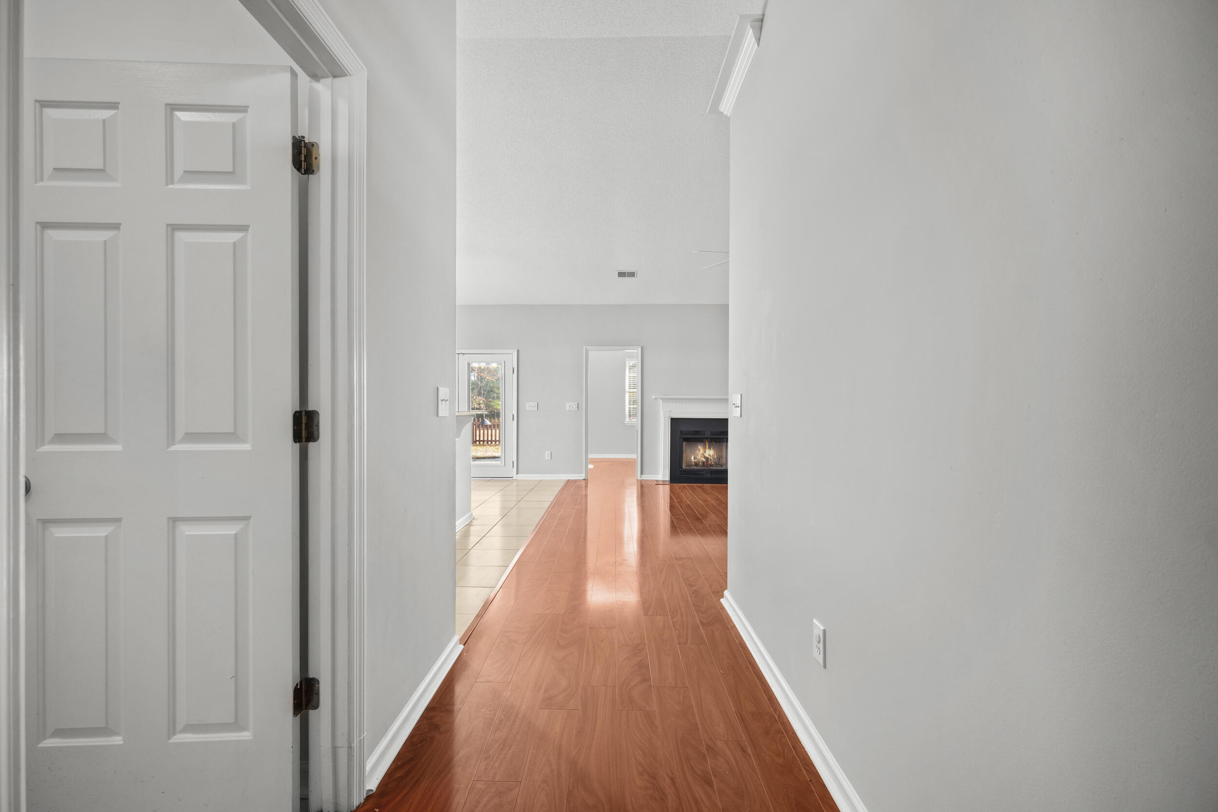 103 Oakbluff Road Summerville, SC 29485 - Photo 4 of 34 entryway