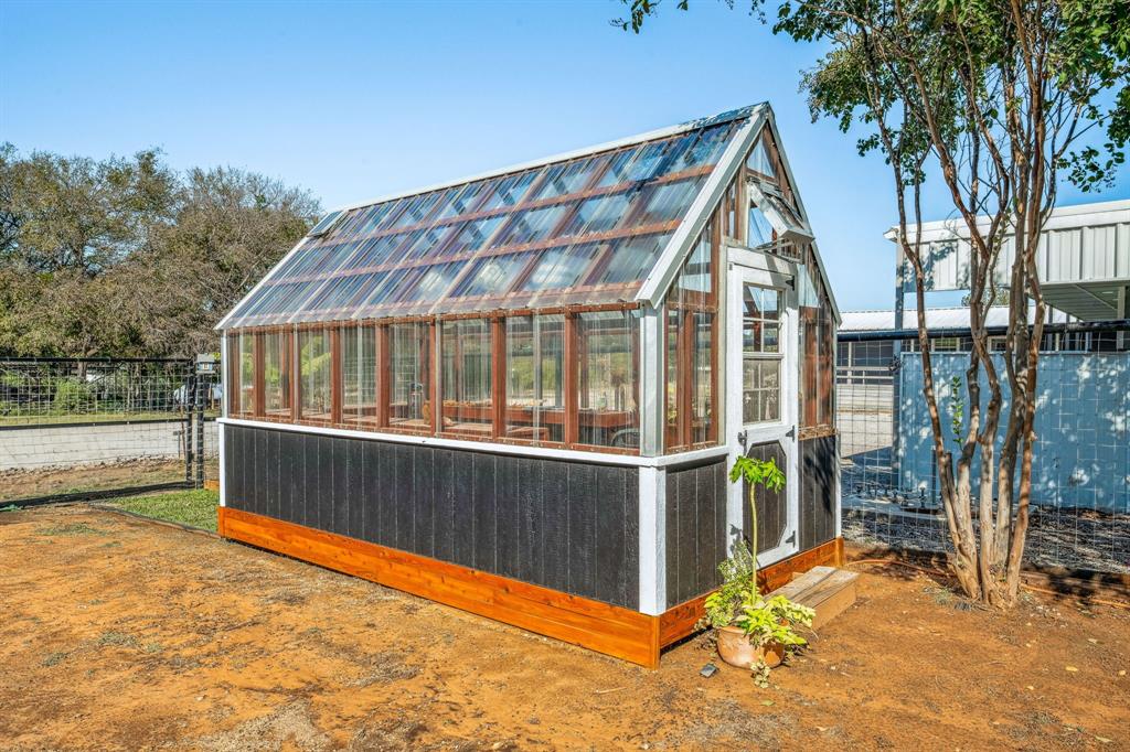 220 Treasure Beach Comanche, TX 76442 - Photo 19 of 39