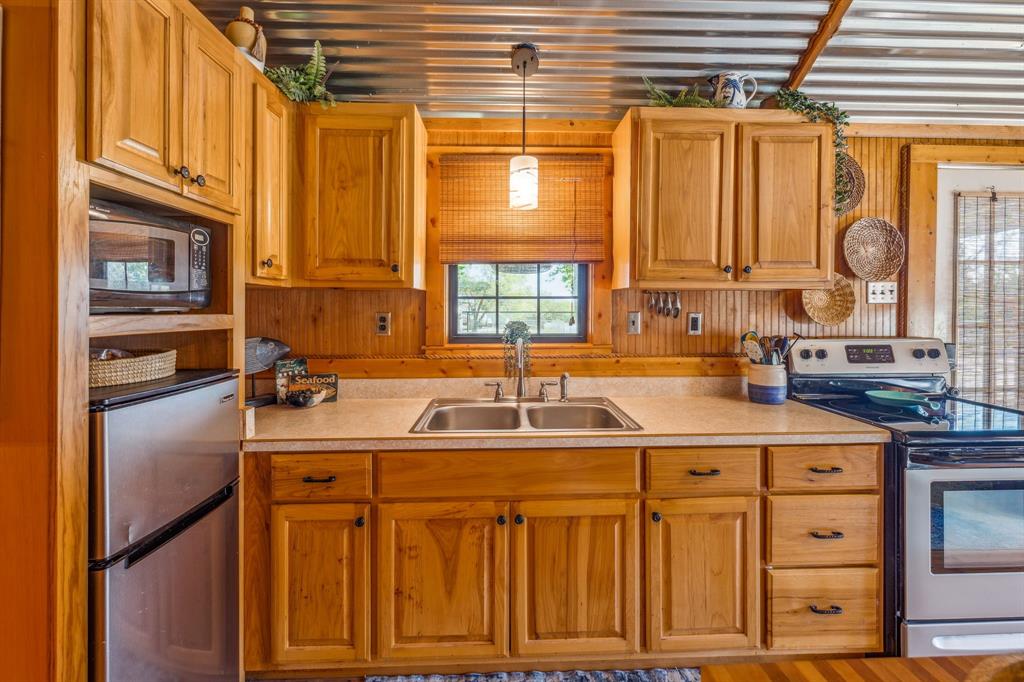 220 Treasure Beach Comanche, TX 76442 - Photo 26 of 39