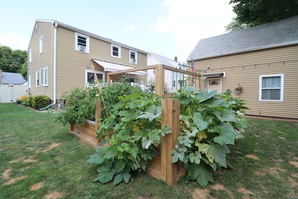 31 Longview Way Peabody, MA 01960 - Photo 35 of 42 a front view of a house with a yard