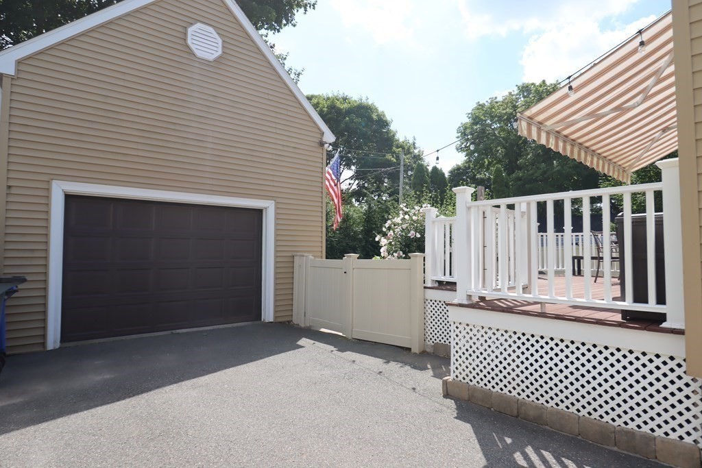 31 Longview Way Peabody, MA 01960 - Photo 4 of 42 a white house with a outdoor space