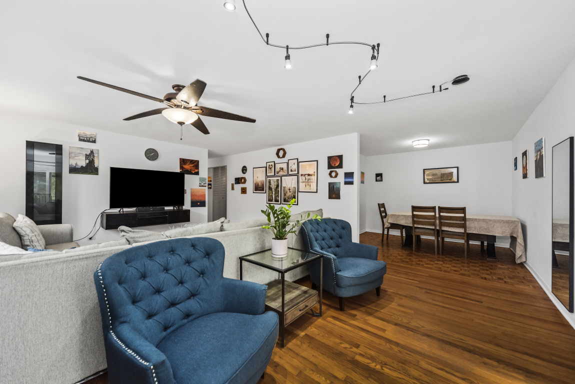 2141 Ridge Avenue, Unit 2B Evanston, IL 60201 - Photo 4 of 17 a living room with furniture and a flat screen tv