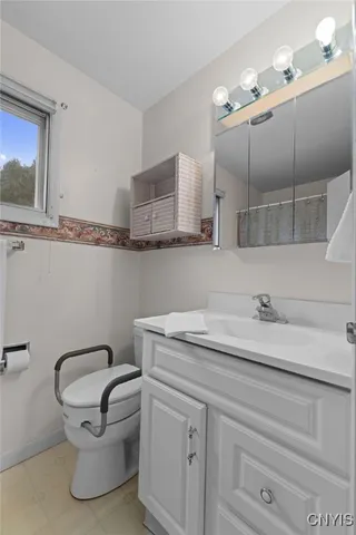 $199,900 | 42 Westwood Drive, Auburn, NY 13021