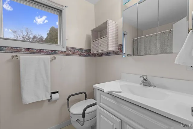 $199,900 | 42 Westwood Drive, Auburn, NY 13021