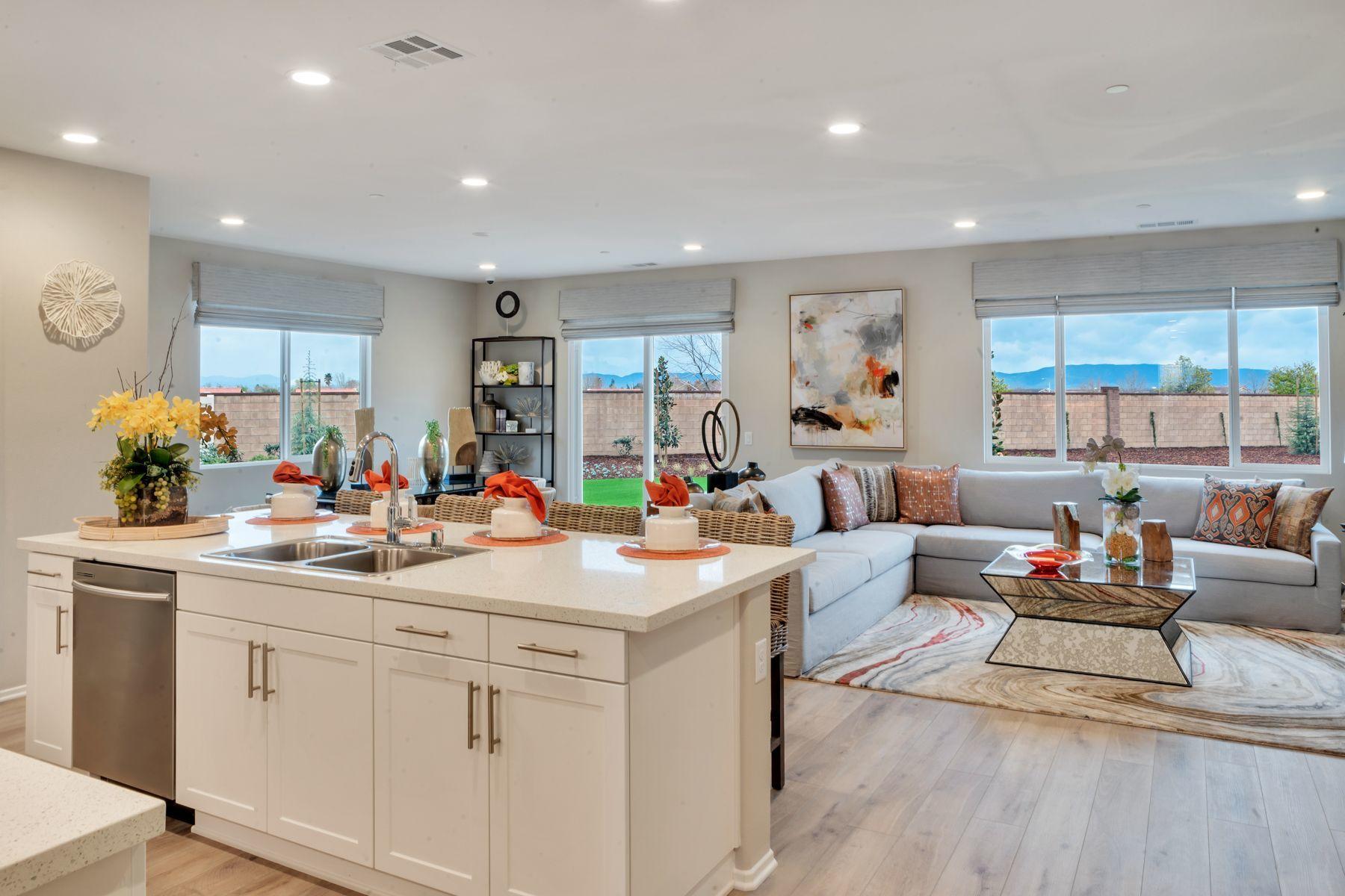 1748 East Holguin Street Lancaster, CA 93535 - Photo 2 of 20