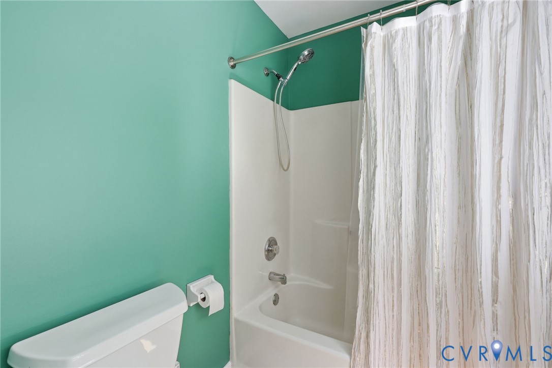 1375 Gills Road Powhatan, VA 23139 - Photo 30 of 48 Full primary bathroom.