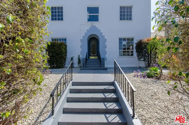 a view of outdoor space