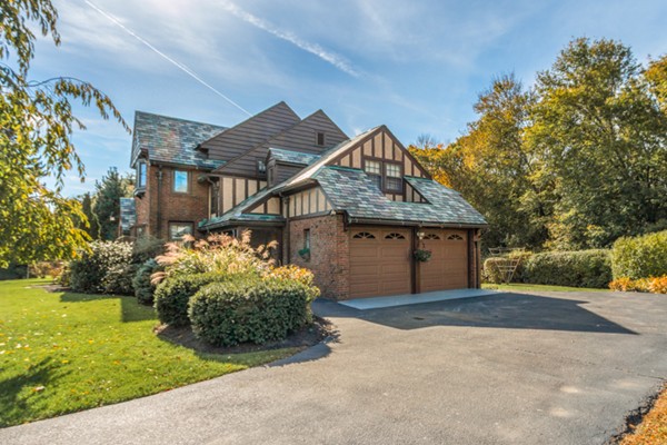 40 Pine Ridge Road Medford, MA 02155 - Photo 3 of 30 Gallery Image 3