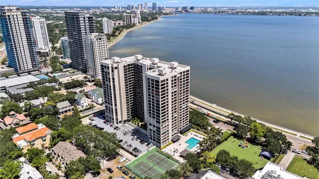 $955,000 | 4907 Bayshore Boulevard, Unit 121, Tampa, FL 33611