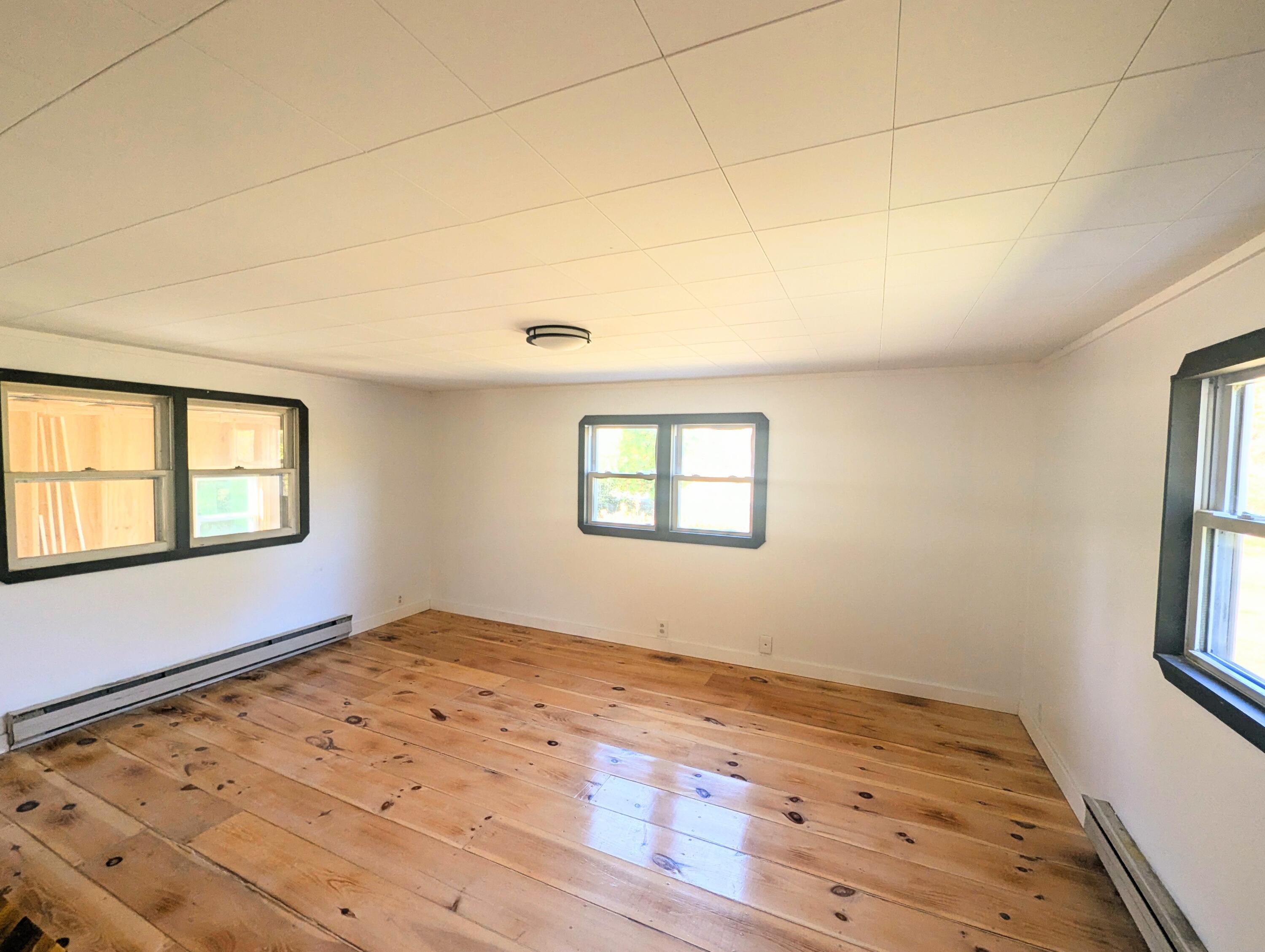 3 Ron Henry Lane Freeport, ME 04032 - Photo 9 of 33 Living room