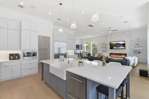 $1,549,000 | 4303 Dorothy Street, Bellaire, TX 77401