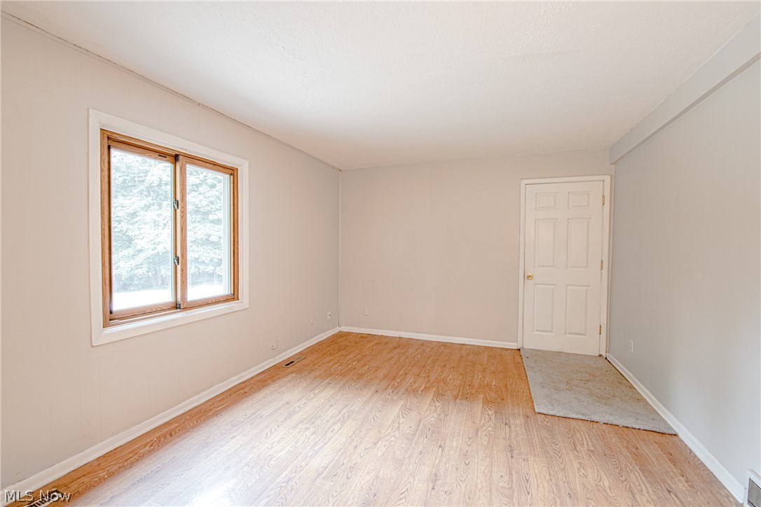 18319 Benbow Road Strongsville, OH 44136 - Photo 4 of 35 Gallery Image 4