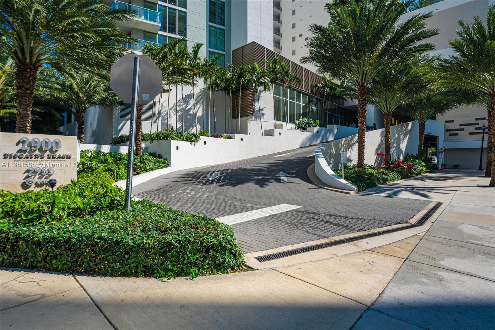 Edgewater Miami, FL 33137 - Photo 42 of 42 a view of a backyard