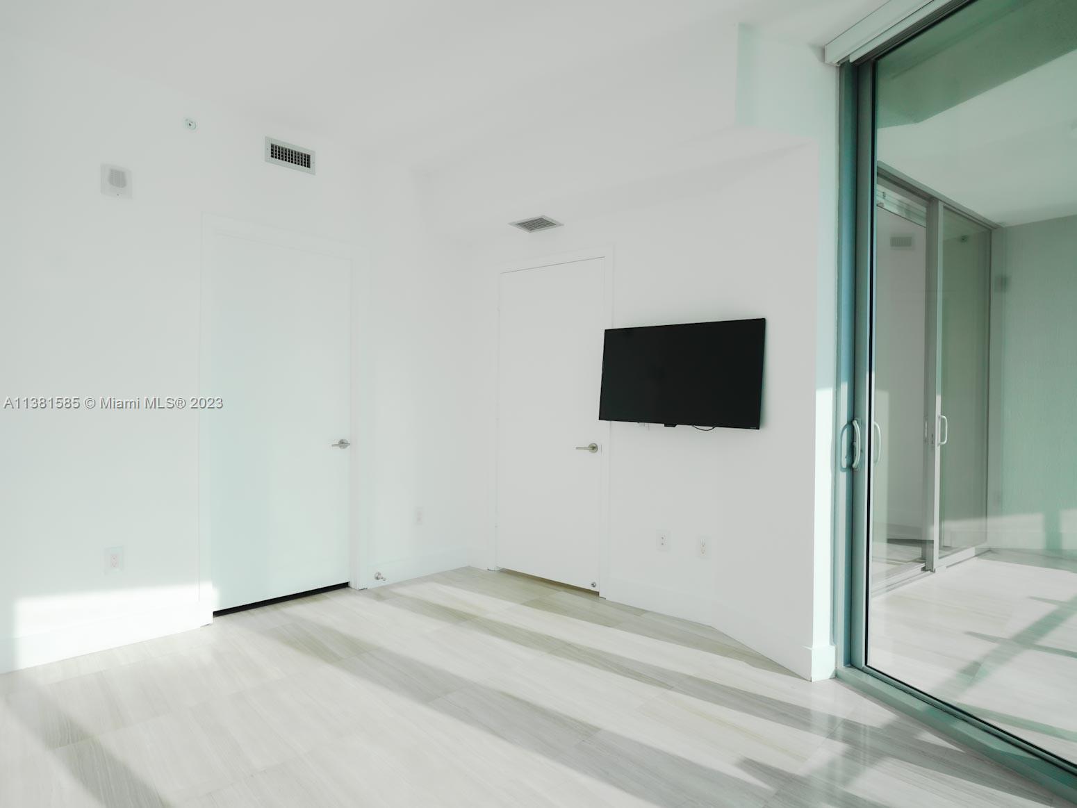 Edgewater Miami, FL 33137 - Photo 9 of 42 a view of a livingroom with entryway